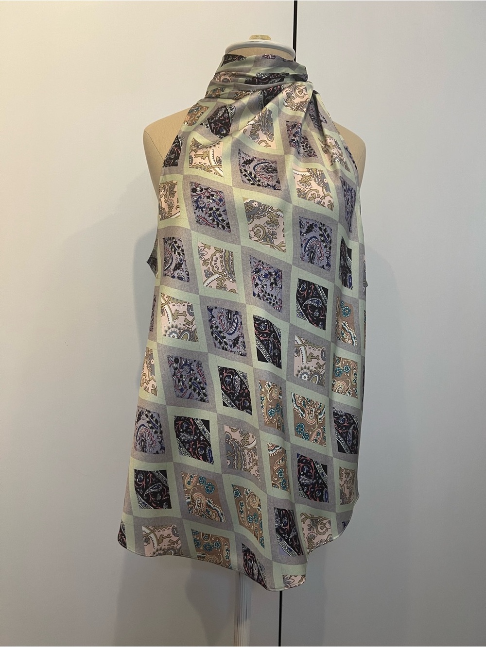 Cinq a Sept multi color top. Size L